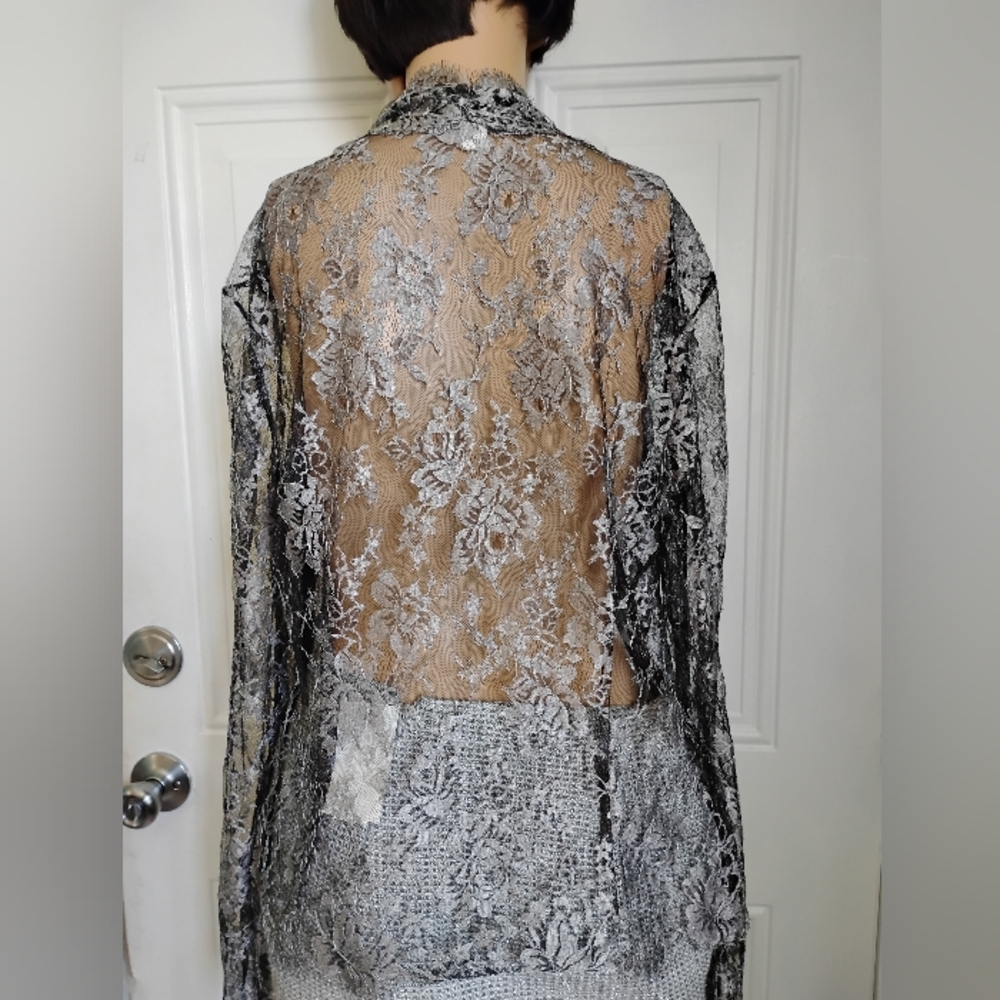 Elegant St. John Couture Black and Gray Lace Blouse Size 12 - Picture 3 of 5